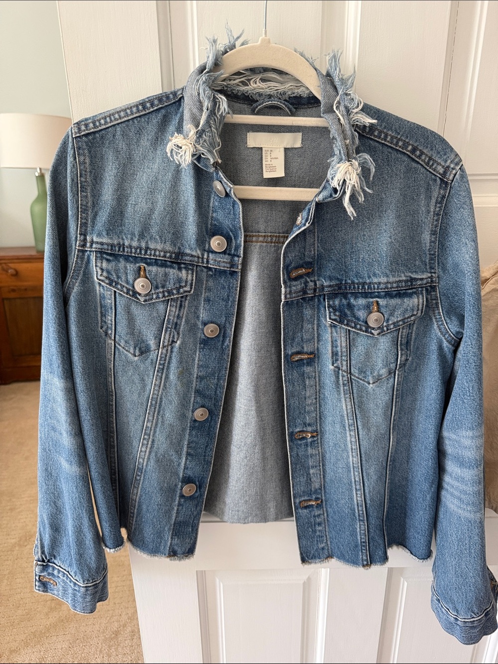 H&M denim jacket
Frayed collar
Boxy fit
Super cute
